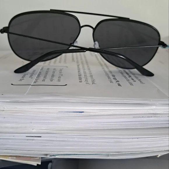 Women's Sunglasses - Picture 3 of 5